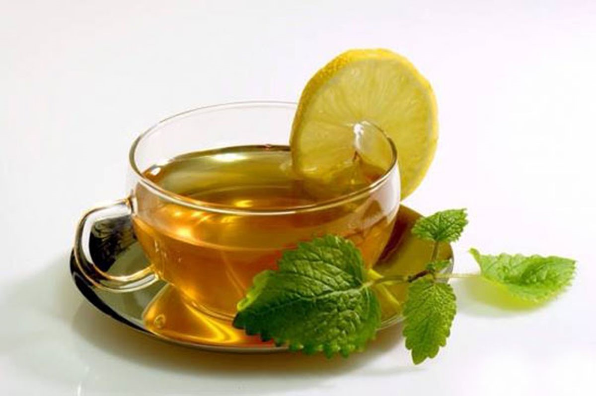 خوش طعم شدن چای سبز با لیمو ترش و نعنا